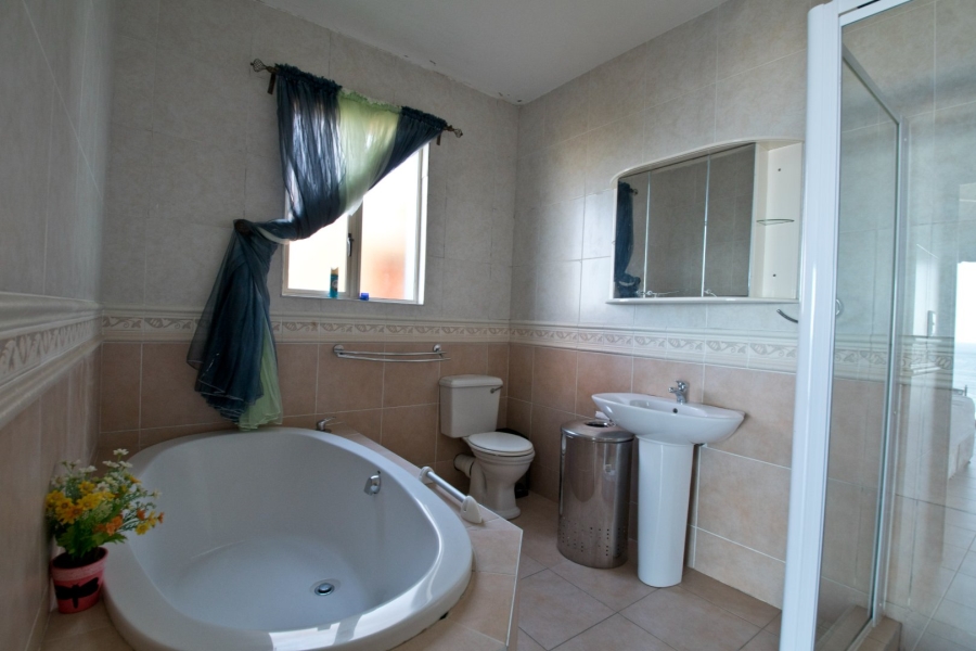 7 Bedroom Property for Sale in Outeniqua Strand Western Cape